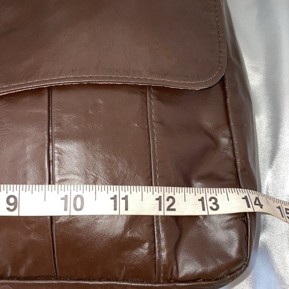 Vintage Hala Shoulder Bag Lightweight Flap Fold Over Dark Brown Gold Hardware - Picture 4 of 14